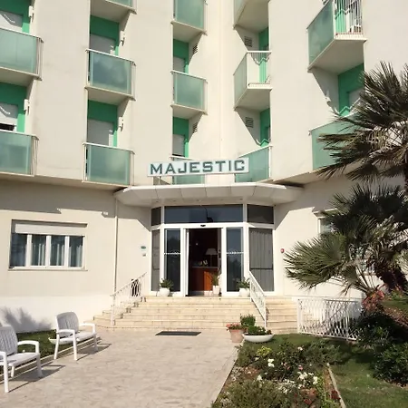 فندق Majestic 3*