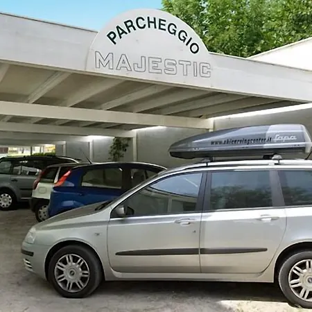 Majestic 3* سينِغاليا